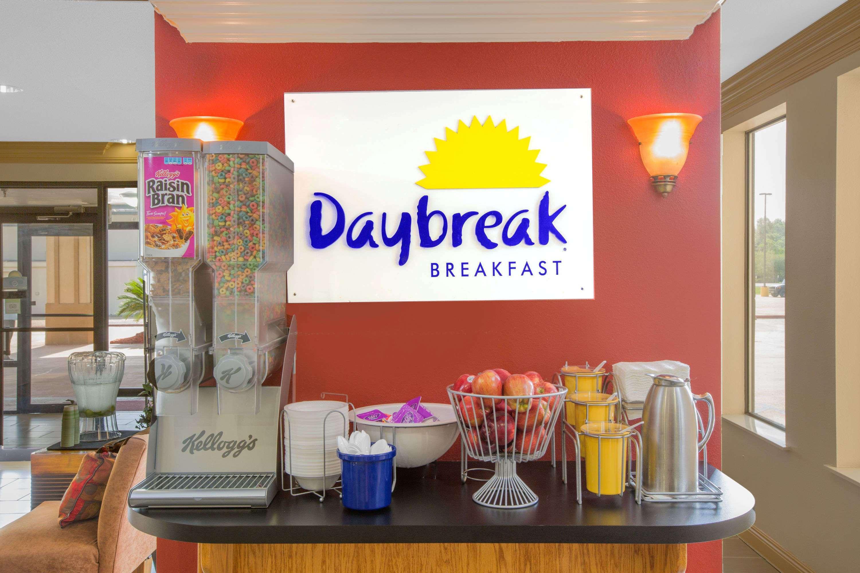Days Inn By Wyndham Denham Springs-Baton Rouge East Екстер'єр фото