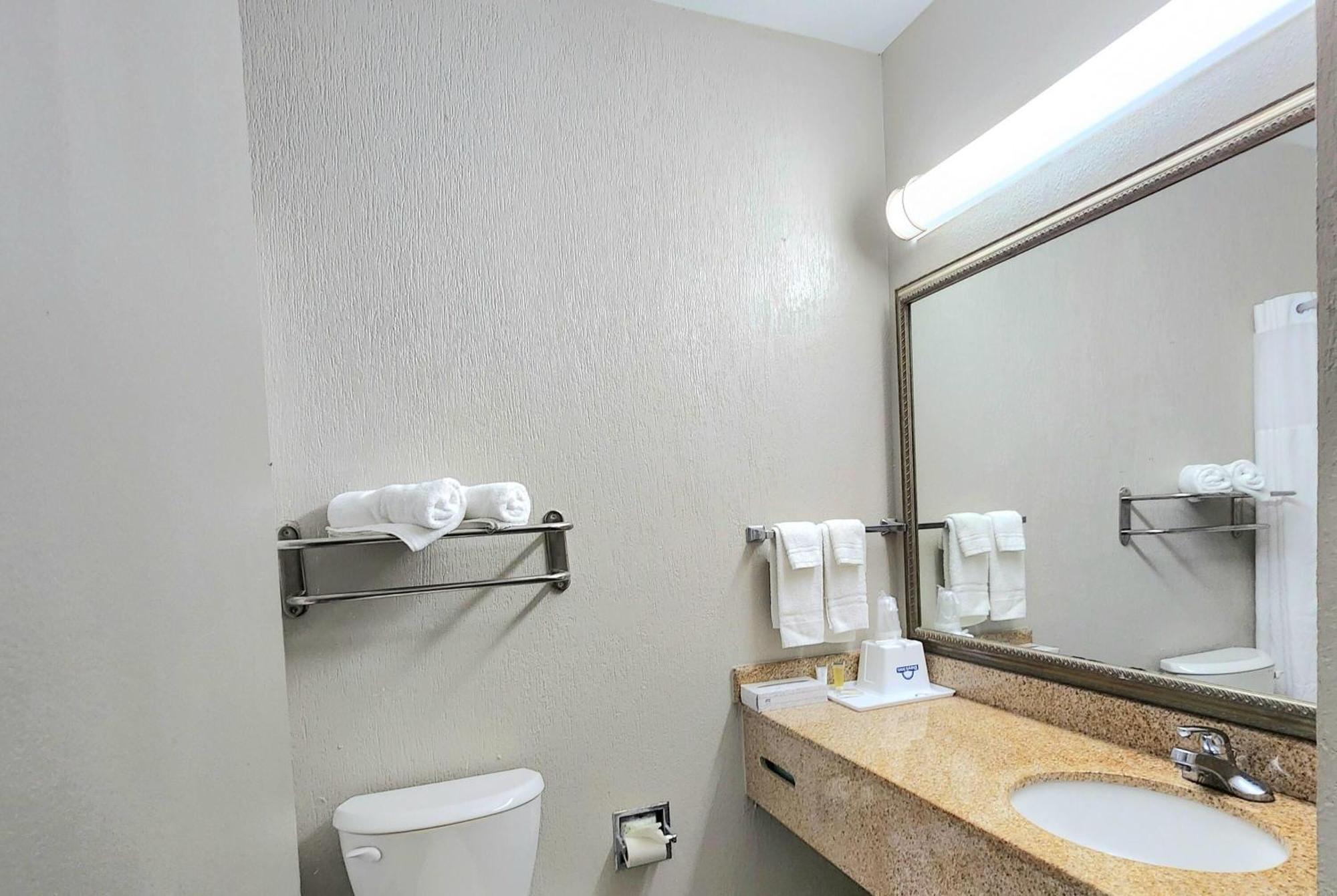Days Inn By Wyndham Denham Springs-Baton Rouge East Екстер'єр фото